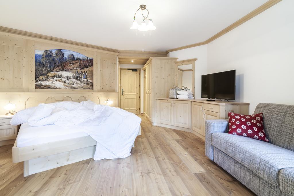 Dorfhotel Beludei Santa Cristina Val Gardena Ruang foto