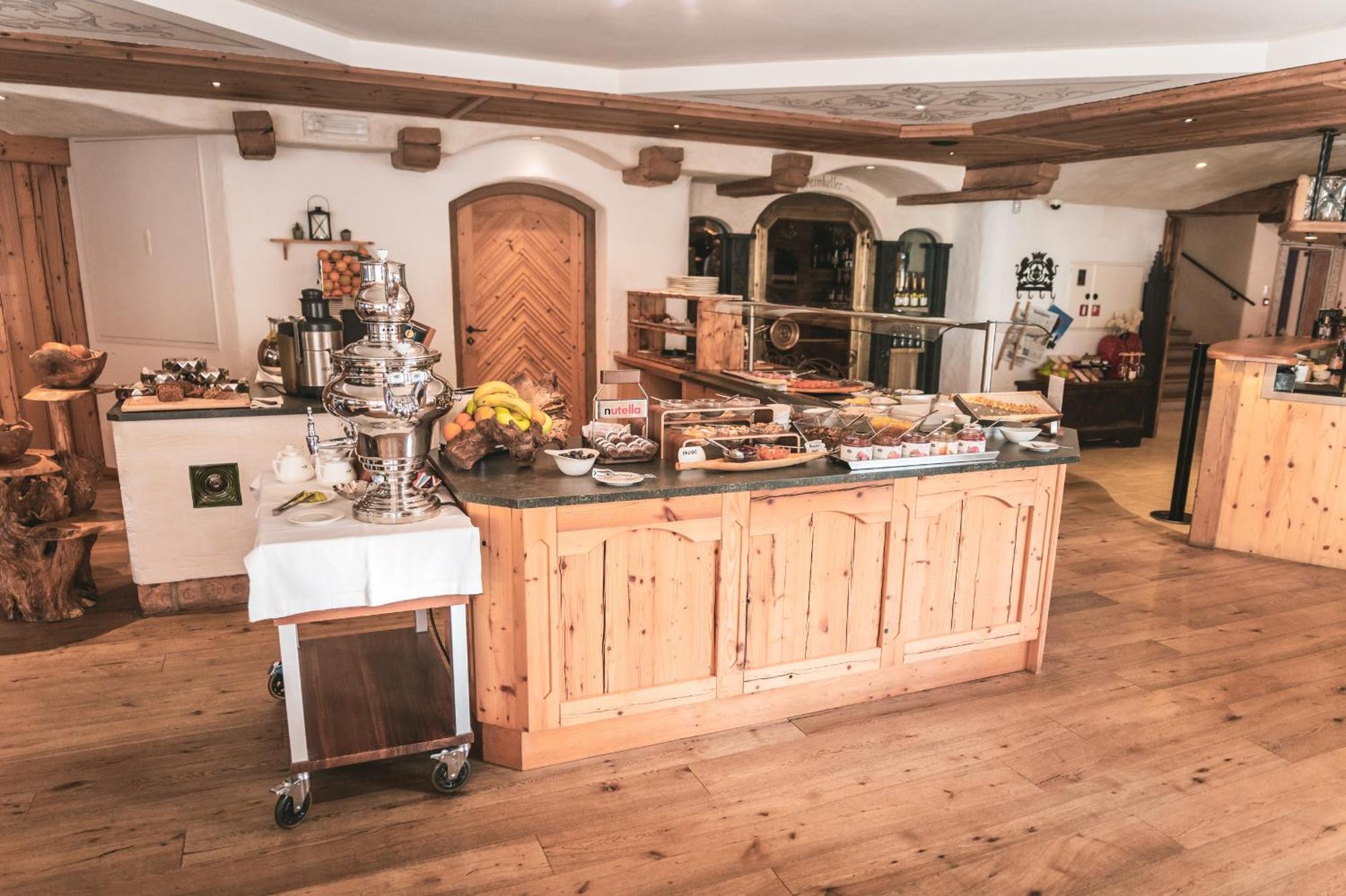 Dorfhotel Beludei Santa Cristina Val Gardena Bagian luar foto