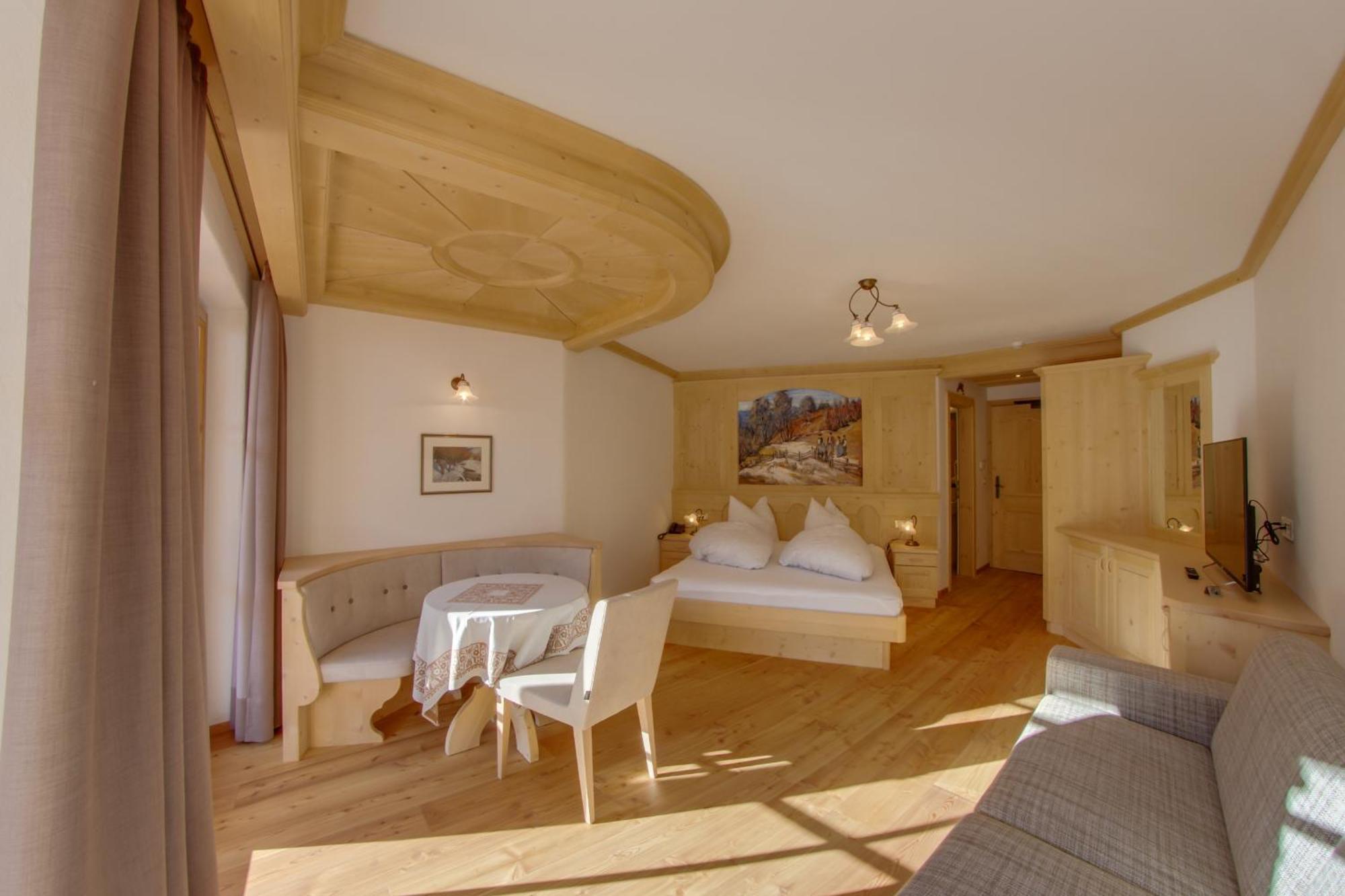 Dorfhotel Beludei Santa Cristina Val Gardena Ruang foto